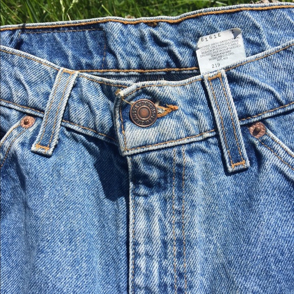 Vintage 90’s Levi’s Denim Shorts - Picture 3 of 9